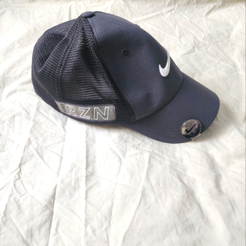 Nike Dark Blue Mesh Cap with White Logo with Golf Ball Magnetic Clip